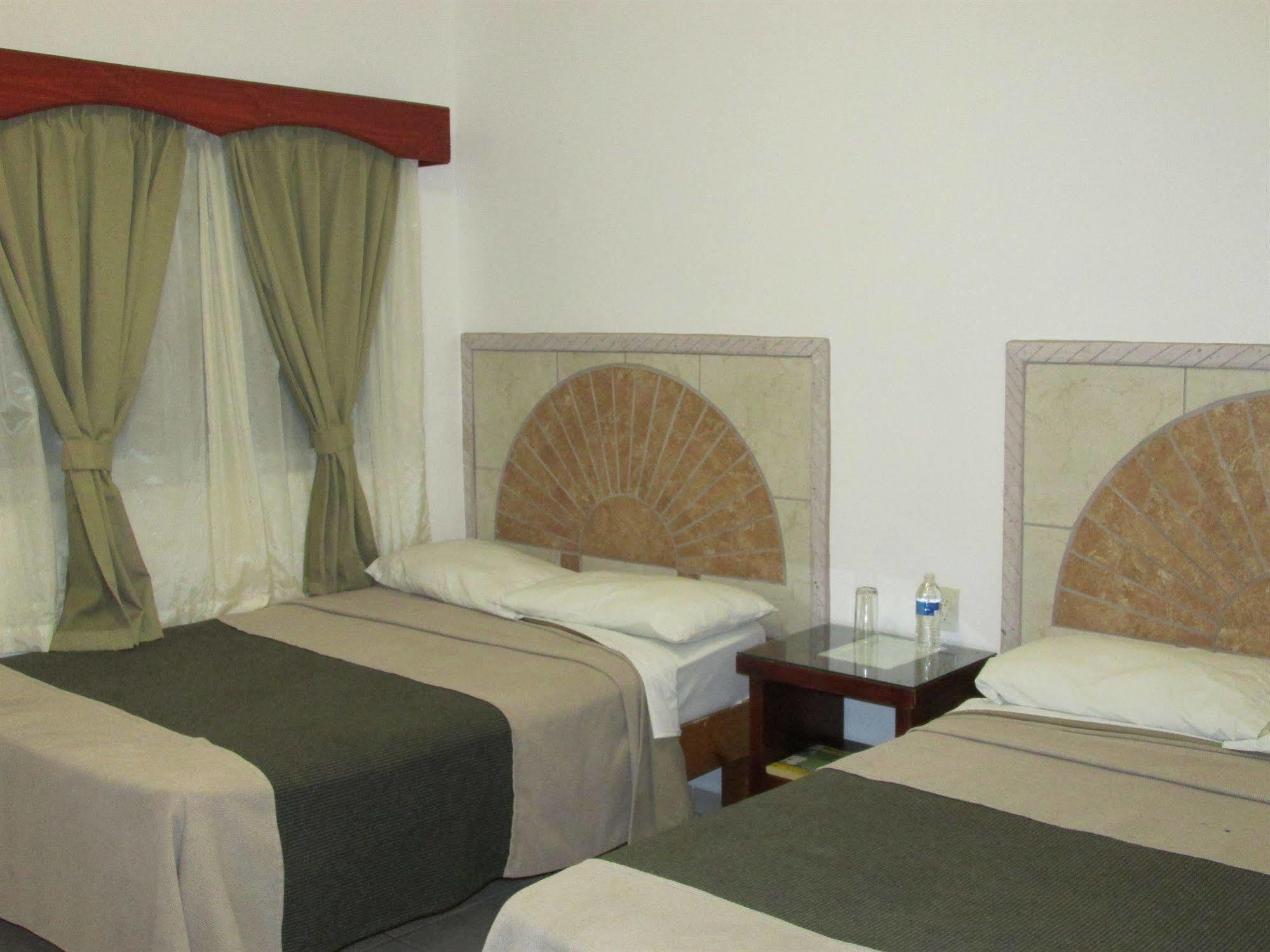Hotel Albatros Palace Manzanillo Extérieur photo